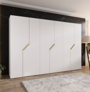 Armoire à portes battantes / Couleur : Blanc / 6 portes / 3 tringles à vêtements / Chants ABS / Poignées : Or / Dimensions : 300 x 52 x 202 cm / Fonction Soft-Close / 3 compartiments