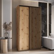 Armoire à portes coulissantes Mina de 1,4 mètre de large en chêne, beaucoup d'espace de rangement, brosses anti-poussière, poignées métalliques noires, face avant en panneaux stratifiés, robuste
