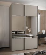 Penderie / Armoire à portes coulissantes / Couleur : cachemire / 2 portes coulissantes / 2 tringles / 245,5 x 150 x 64 cm / Miroir / Fermeture en douceur / 6 compartiments