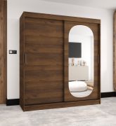 Armoire à portes coulissantes / Couleur : Noyer / 1,8 mètre de large / 10 compartiments / Deux tringles à vêtements / Penderie / Une porte avec un miroir ovale