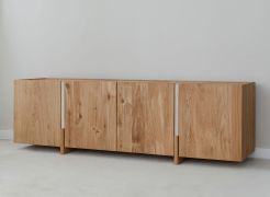 Meuble TV / Couleur : chêne naturel / 4 portes / Bois massif / Chêne huilé / Pierre de travertin / 180 x 46 x 56 cm / 6 compartiments / Style sobre