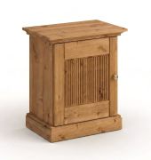 Table de chevet / Pin finlandais massif / Couleur : chêne / Charnières à gauche / Dimensions : 61 x 54 x 36 cm / 1 porte / Poignées : Argent vieilli / Veinage naturel