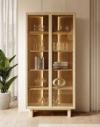 Vitrine / Couleur : Chêne huilé / Fonction push-to-open / 2 portes vitrées / Éclairage LED inclus / 5 compartiments / 94 x 38 x 195 cm / Pour le salon