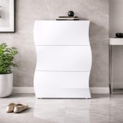 Armoire à chaussures Vela Nova 2 / Couleur : Blanc brillant / 3 compartiments à clapet spacieux / Design « Wave » / Stable et facile d'entretien / 60-74 x 27 x 121 cm