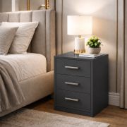 Table de chevet Darven / Couleur : Anthracite / 3 tiroirs / solide et compacte / 40 x 35 x 60 cm / Grand espace de rangement