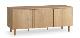 Meuble TV / 3 portes battantes / 2 passages de câbles / Couleur : Chêne / 6 compartiments / 138 x 46 x 56 cm / Système de fermeture Soft-Close / Poignées ergonomiques en chêne / Meuble TV