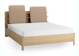Lit double / Couleur : Chêne / Taupe / Appuie-tête rembourré / Quatre étagères ouvertes / Bac derrière le dossier / 180 x 200 cm / Sommier à lattes Lift up inclus