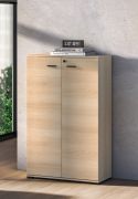 Commode / Couleur : Chêne Lindberg / 2 portes battantes / Système de fermeture Soft-Close / 3 compartiments / 79 x 34 x 124 cm / Pour le bureau et le télétravail / Portes verrouillables