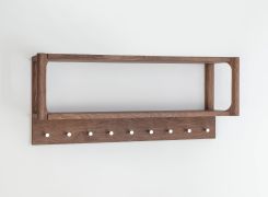 Portemanteau / Couleur : Tabacco / 9 crochets / avec étagère / Bois massif / Chêne huilé / 83 x 22 x 36 cm / Seille 21