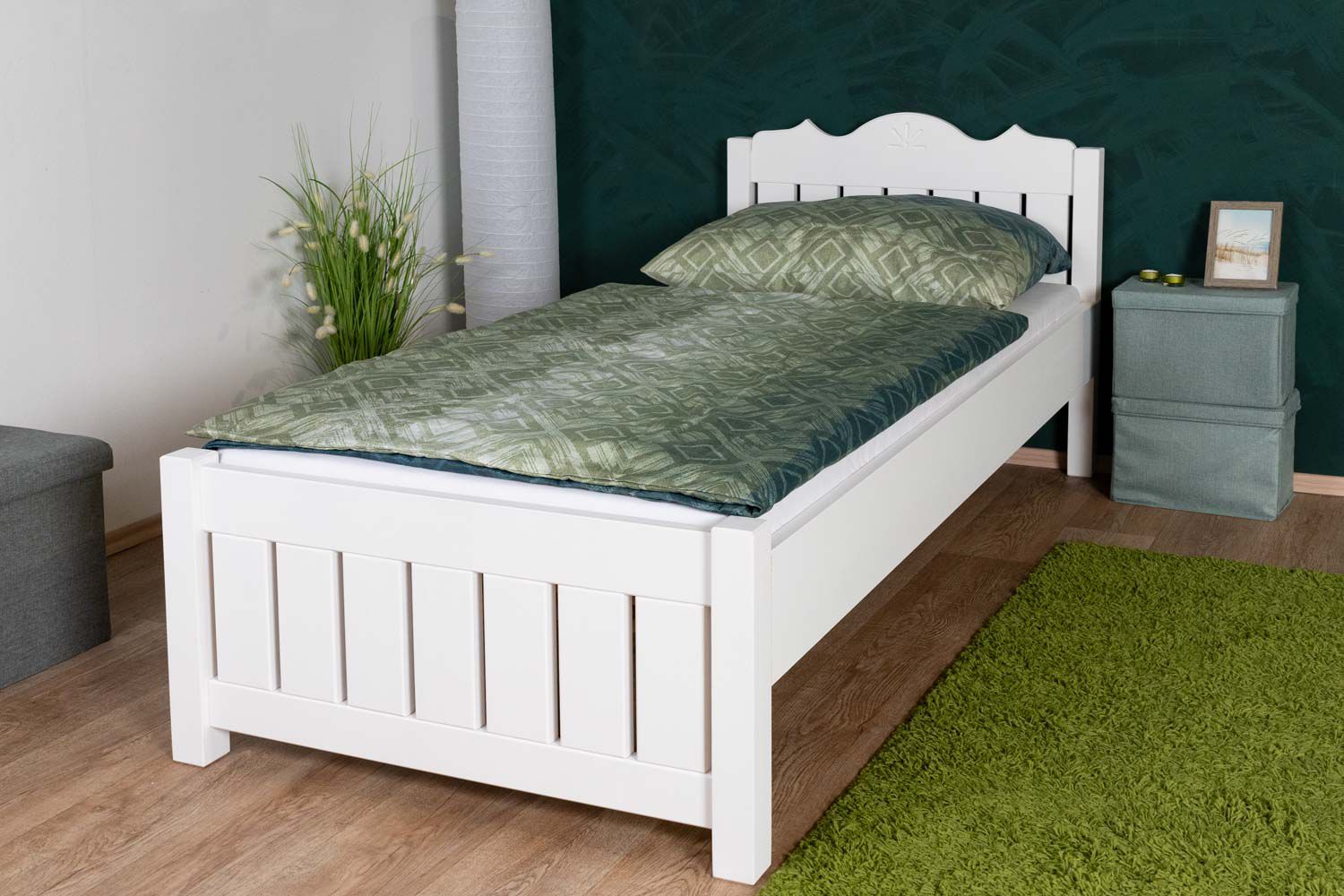 Lit simple blanc / lit d'invité pin massif Turakos 92, dimensions du matelas 90 x 200, moderne, facile à combiner, lit de jeunes, lit d'enfant, couleur claire