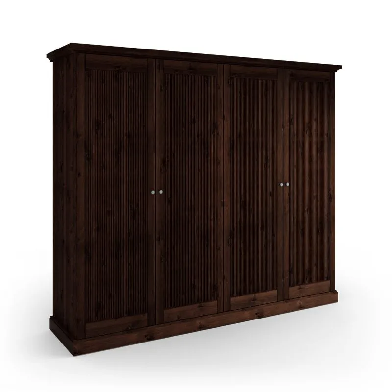 Armoire / Pin finlandais massif / Poignées : Argent vieilli / Couleur : Tabacco / Armoire à portes battantes / Style classique / Dimensions : 212,5 x 248 x 63 cm / Quatre portes