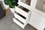 Vitrine sobre en pin massif Junco 39, en blanc, 195 x 84 x 42 cm, avec 3 tiroirs et 5 compartiments, montage simple et rapide, durable, robuste