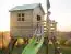 Tour de jeux S20B1, toit : vert, avec toboggan ondulé, balcon, bac à sable, mur d'escalade et échelle en bois - Dimensions : 330 x 331 cm (l x p)