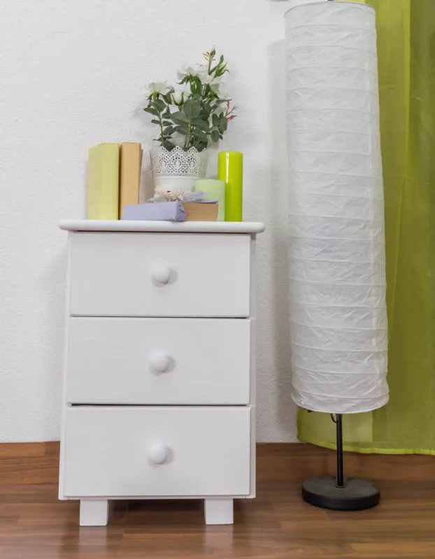 Table de chevet en pin massif blanc laqué 006 | 60 x 43 x 33 cm | 3 tiroirs spacieux