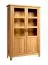 Vitrine moderne à deux portes Floresta 07, nature, avec poignées allongées, cinq compartiments, chêne massif, 204 x 133 x 48 cm, deux étagères en verre et deux étagères en bois