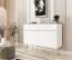 Commode avec deux portes Horsham 62, Couleur : Blanc, deux tiroirs, Fonction push-to-open, quatre compartiments, protection des bords ABS, deux étagères en bois, pour le salon