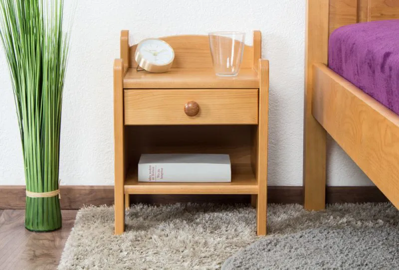 Table de nuit en pin massif couleur aulne Junco 132 - Dimensions : 45 x 34 x 29 cm (H x L x P)