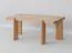 Table basse / Couleur : chêne naturel / Bois massif / Chêne huilé / Pierre de travertin / 102 x 60 x 41,5 cm / Pieds robustes / Style minimaliste