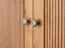 Armoire / Pin finlandais massif / Poignées : Argent vieilli / Couleur : chêne / Armoire à portes battantes / Style classique / Dimensions : 212,5 x 248 x 63 cm / Quatre portes